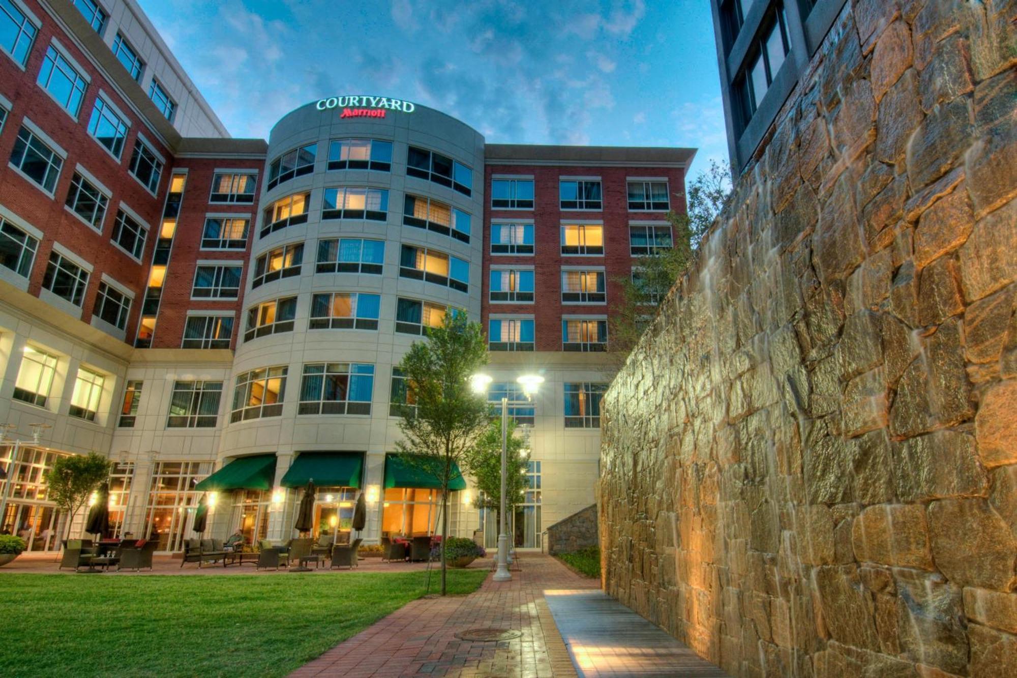 Courtyard By Marriott Greenville Downtown Exterior photo