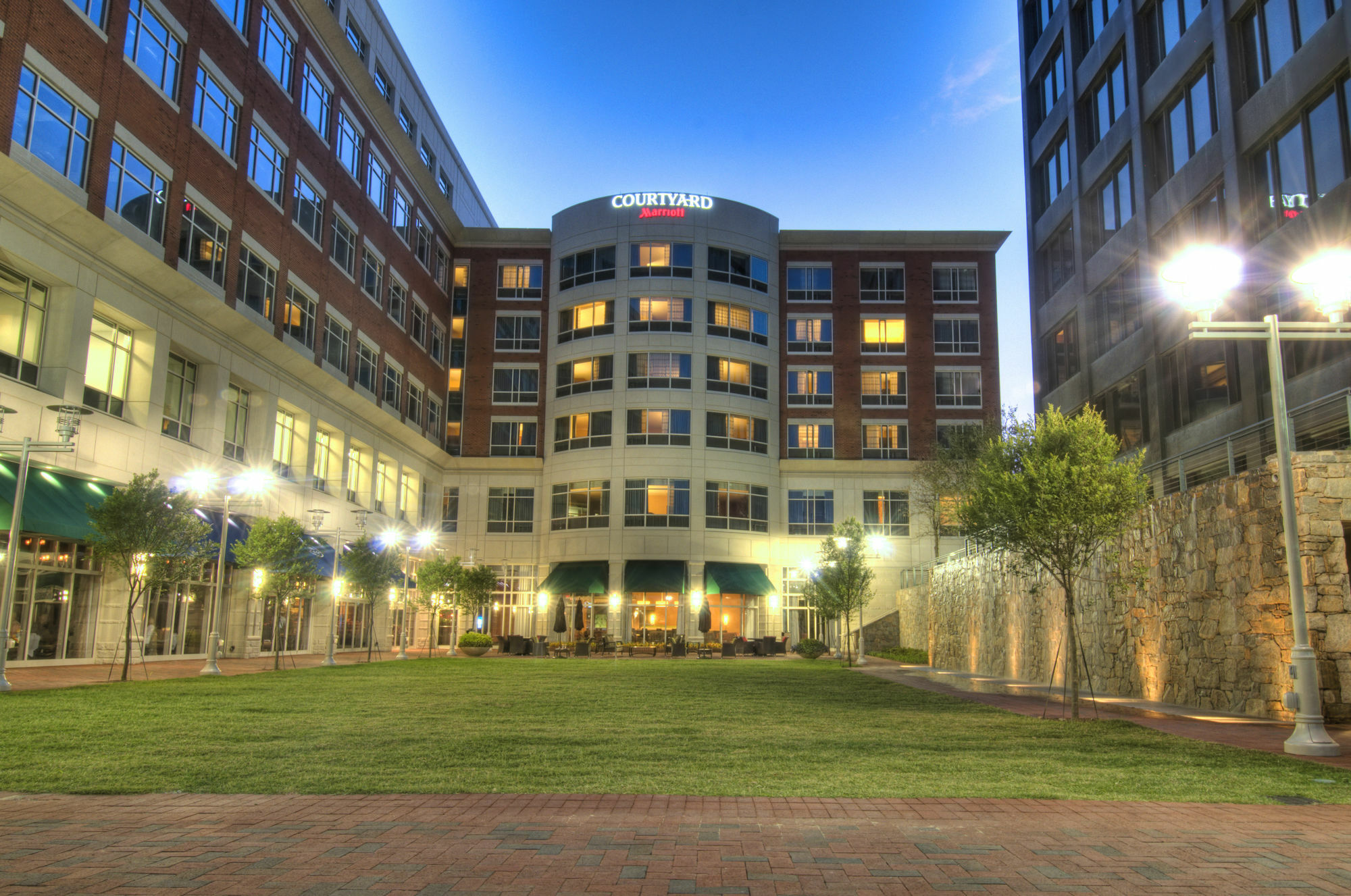 Courtyard By Marriott Greenville Downtown Exterior photo
